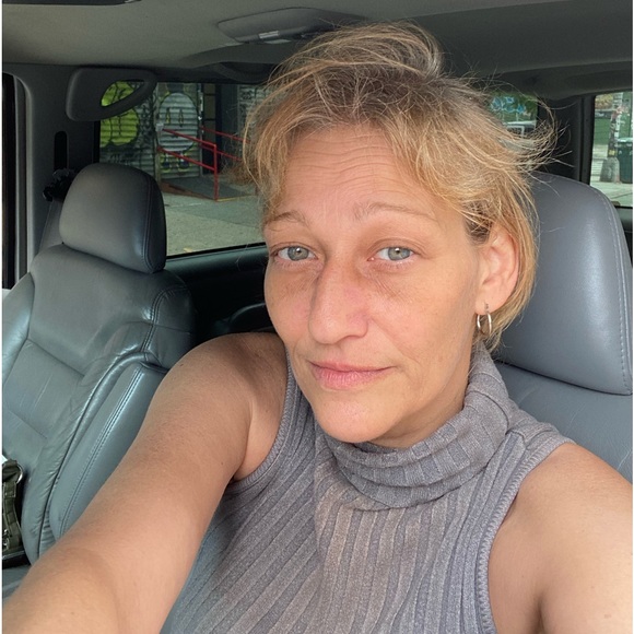 Meet your Posher, Stephany - Picture 1 of 1